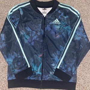 Adidas Kids jacket with pockets. Size L. Worn one time.